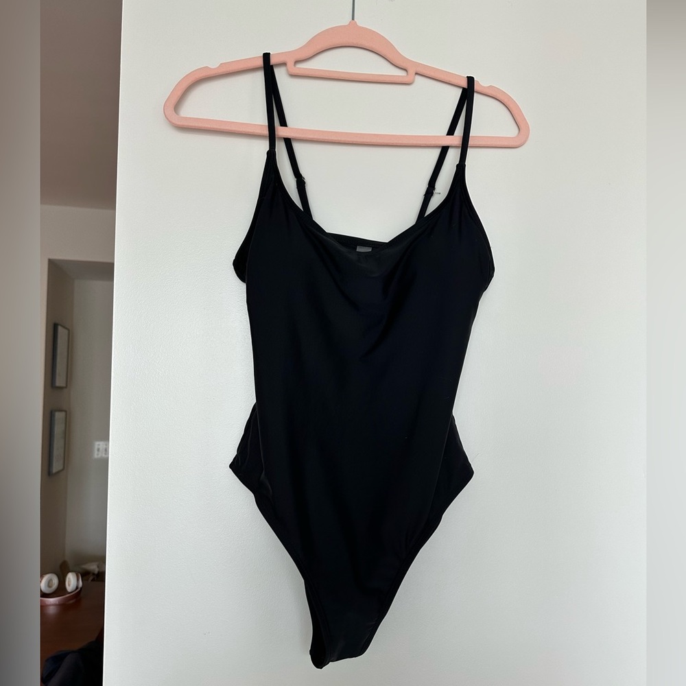 Black swimsuit with adjustable spaghetti straps (brandless)